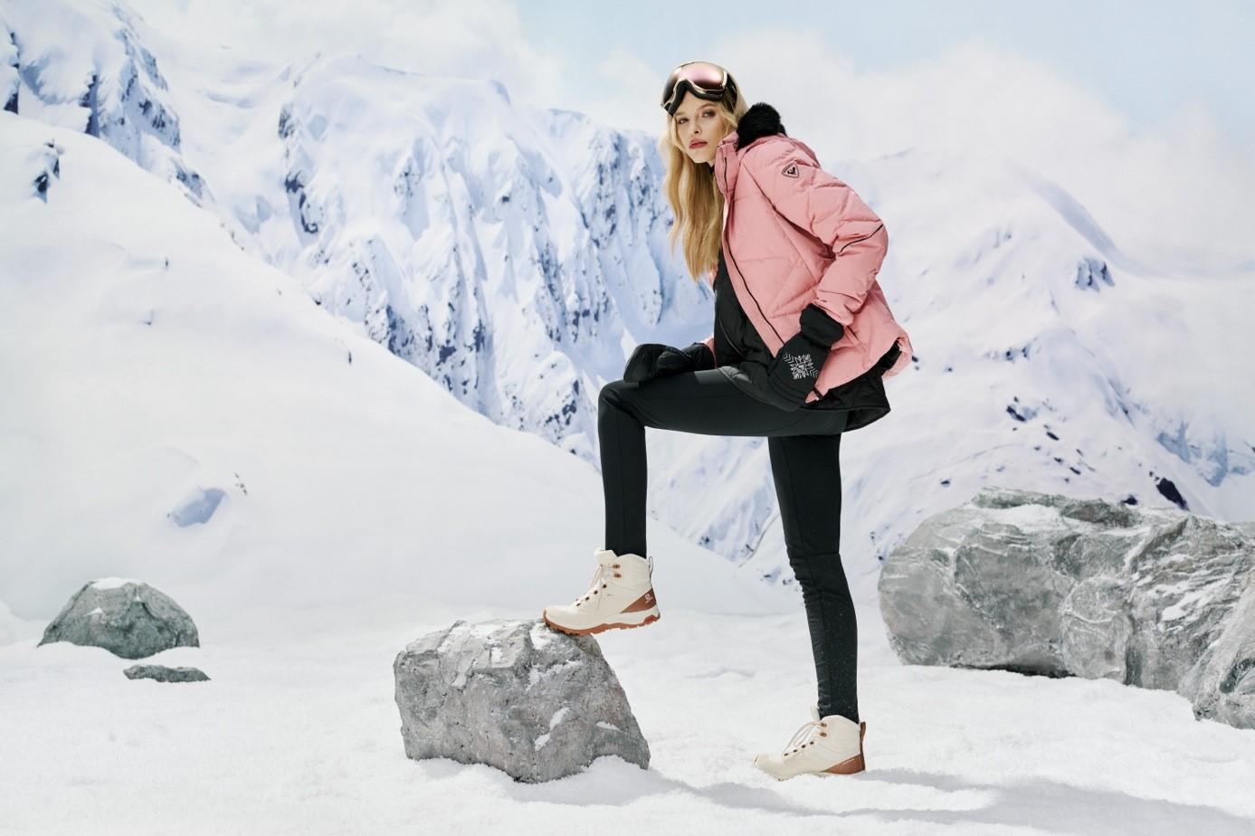 Obraz zawierający ubrania, obuwie, śnieg, na wolnym powietrzu

Opis wygenerowany automatycznie