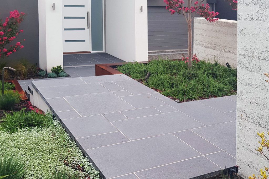 Concrete paver memiliki umur yang panjang dan perawatan yang mudah