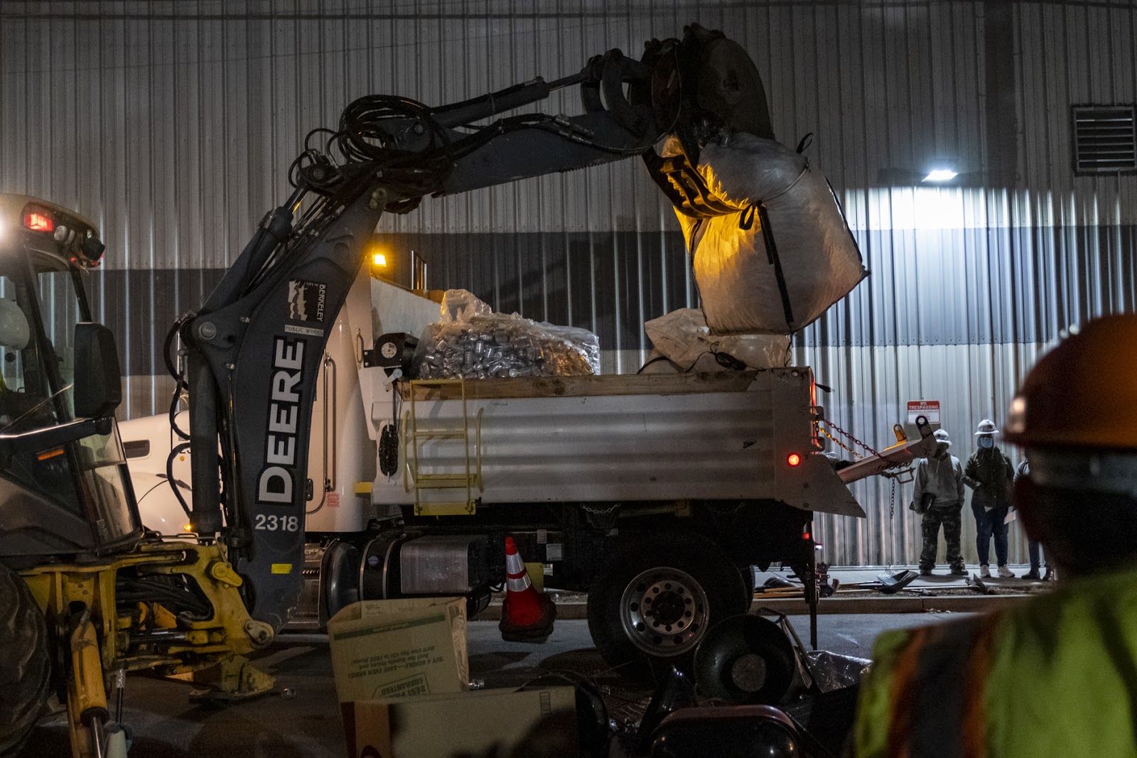 Berkeley’s Homeless Response Team (HRT) disposes Galtney’s recycling before sunrise on October 4, 2022. (Yesica Prado, SF Public Press)