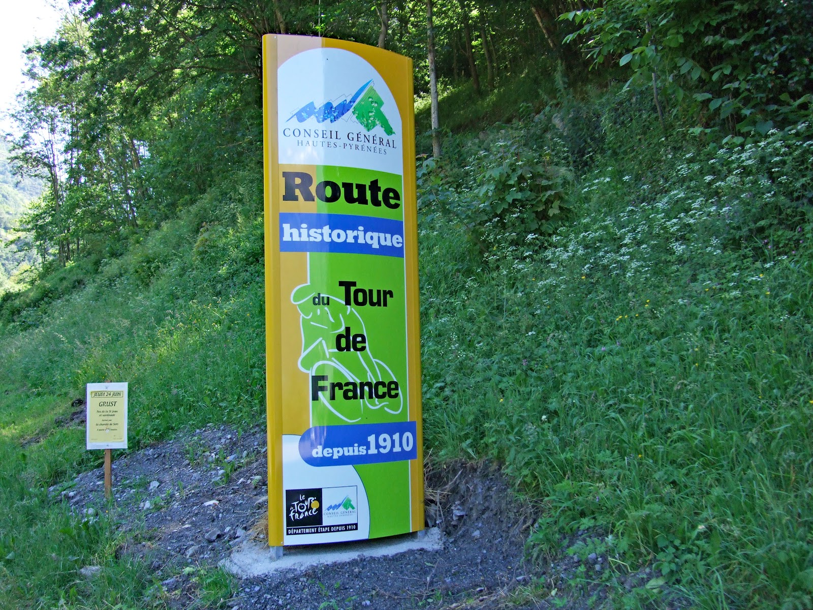 large yellow route sign for Col du Tourmalet