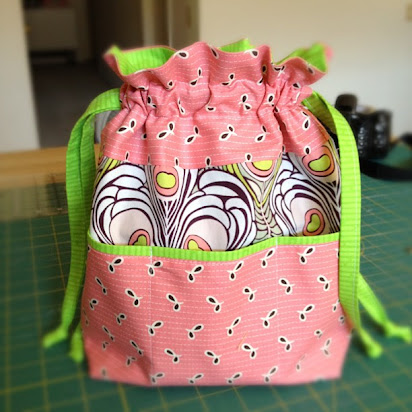 String bag with clearance pockets