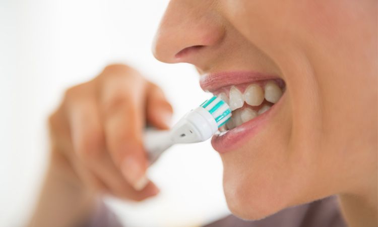 higiena jamy ustnej po wszczepieniu implantu