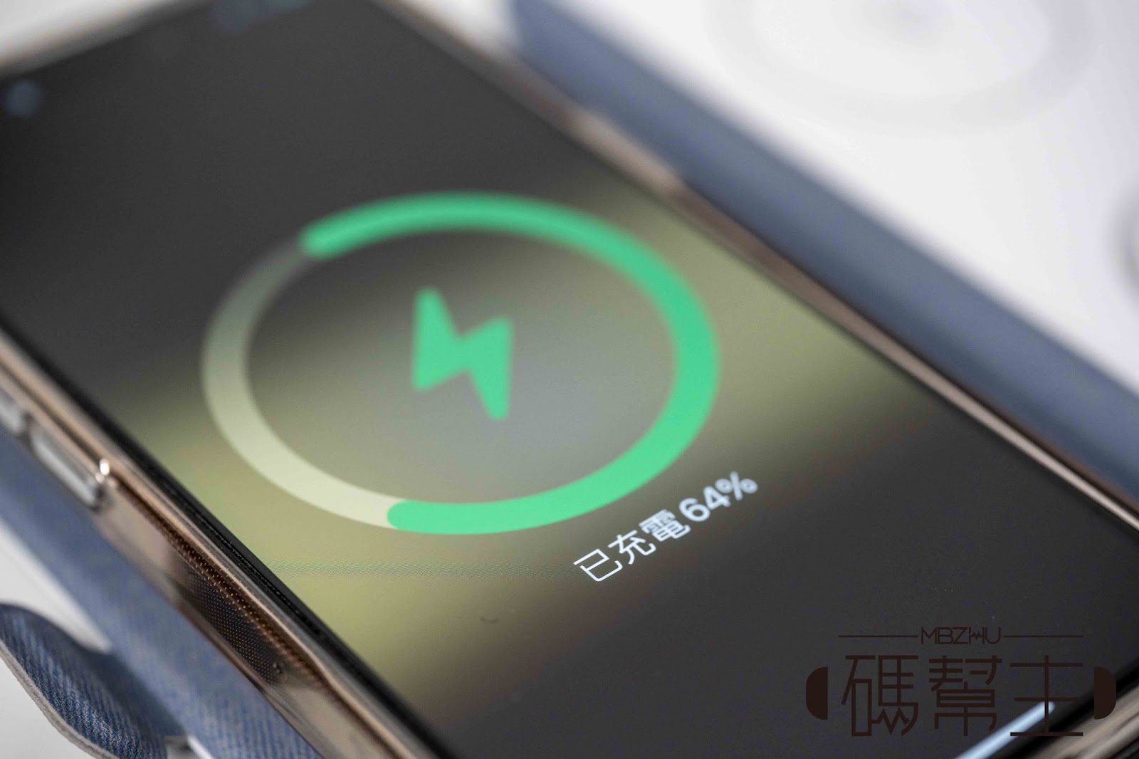 Apple Watch、AirPods 也能充！Choetech T323、T324 摺疊旅行無線充電器開箱 10