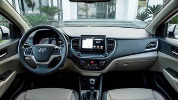 Hyundai Accent 2024 gần như vẫn giữ nguyên lối bố trí tối giản và đối xứng quen thuộc, nhưng ấn tượng hơn