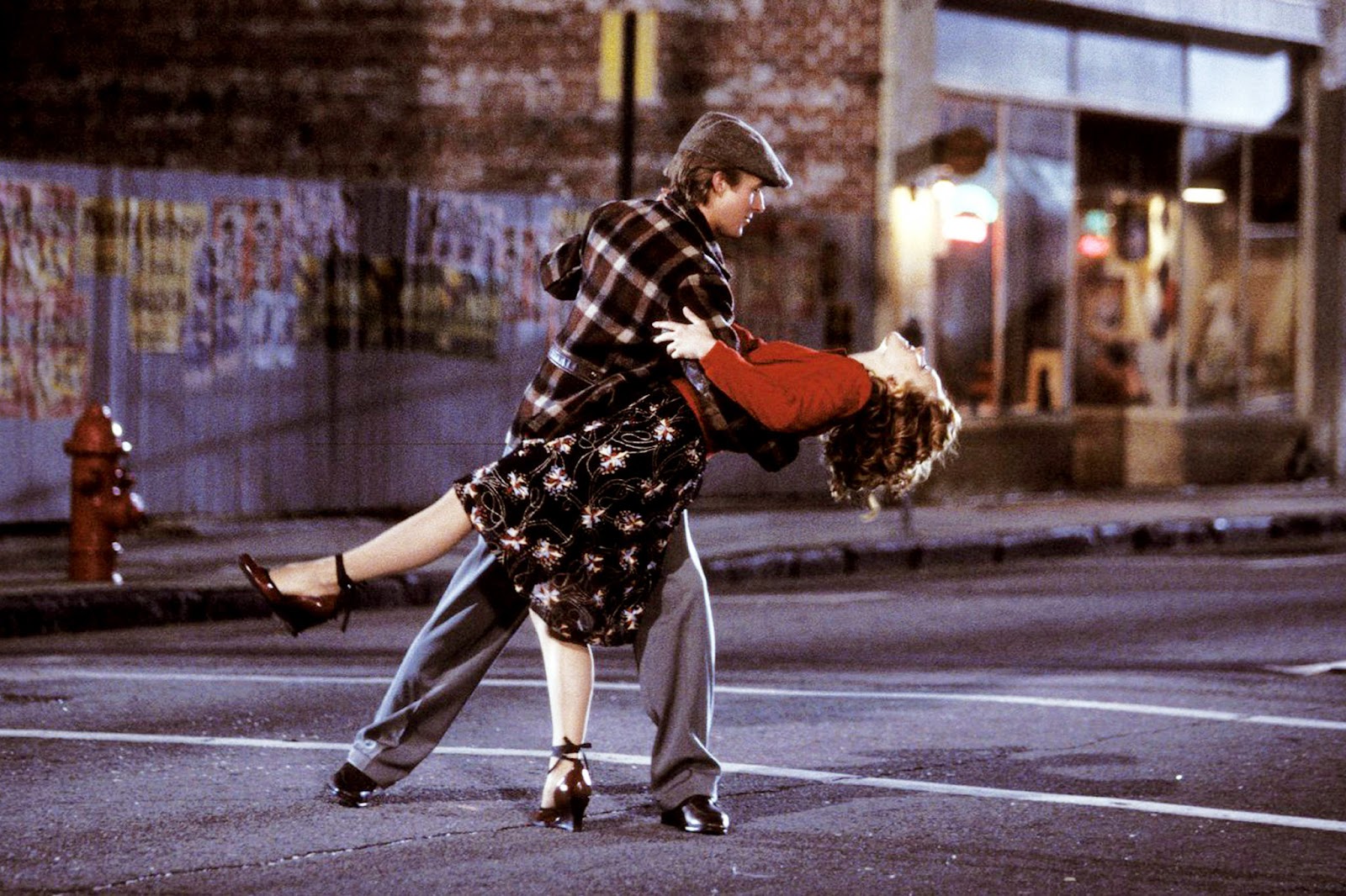 Noah y Allie de la película el Diario de una Pasión bailando en la calle