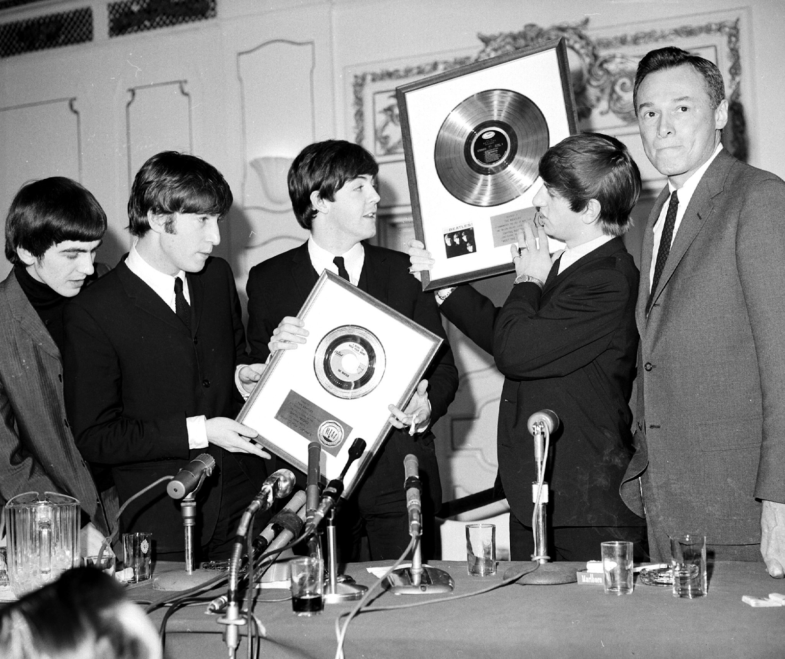 Imagem de conteúdo da notícia "Os Beatles Reinam! Únicos com 132 Semanas no Topo das Paradas da Billboard!" #1