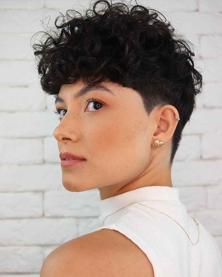 Pixie Bob with Mess for Short Wavy Hair Trendy Haircuts For Women 