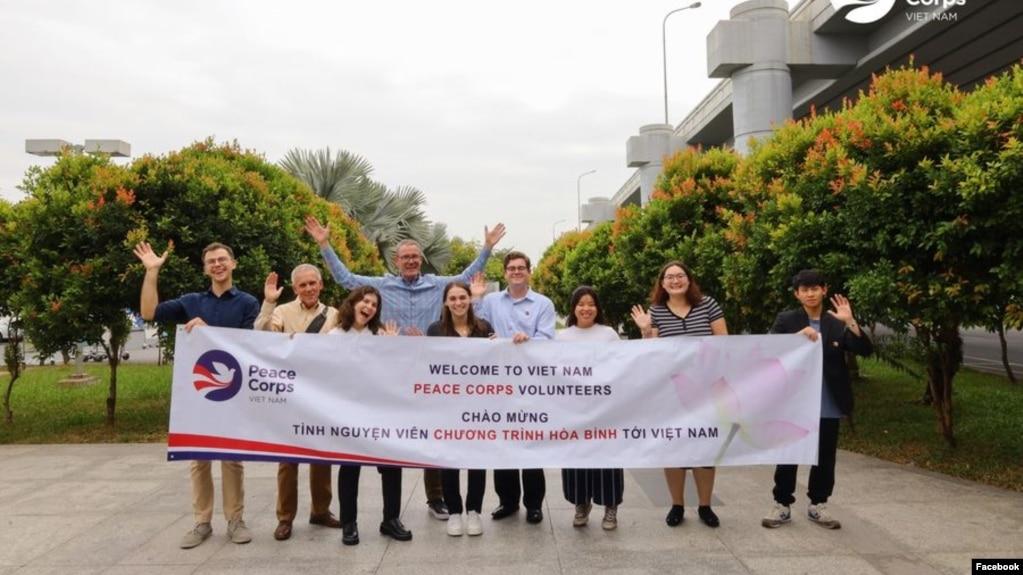 Nhóm tình nguyện viên thứ hai của Peace Corps vừa đến Việt Nam. Photo Facebook Peace Corps Vietnam.