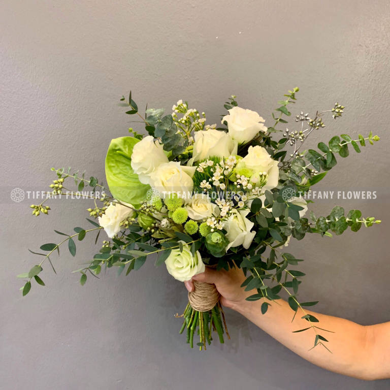Mẫu hoa cưới cầm tay buộc tự nhiên tại Tiffany