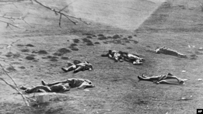 Тіла загиблих бійців Організації народної оборони «Карпатська Січ», які обороняли від угорських окупантів місто Хуст. Карпатська Україна, неподалік Хуста, 16 березня 1939 року