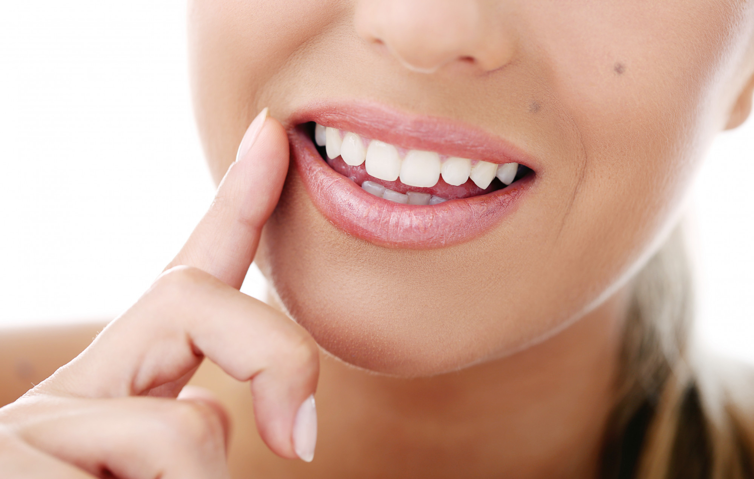 Răng sứ HT Smile giúp lấy lại nụ cười tự tin và thẩm mỹ cho gương mặt của bạn