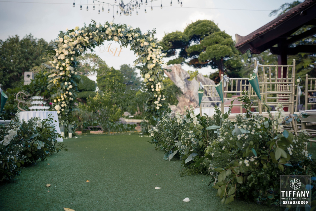 Khung cảnh lãng mạn, hòa mình với thiên nhiên trong lễ cưới do Tiffany tổ chức