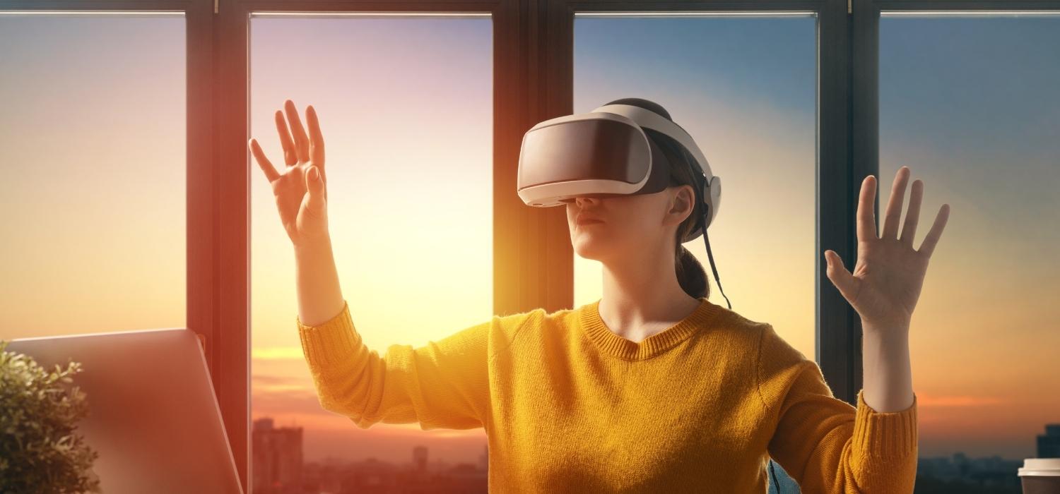 A woman working at the best marketing agency in Bali SATUVISION playing Virtual Reality games in an office is an example of implementing investment in technology.