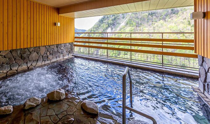 4　上川町　複数の大浴場を巡り、心行くまで温泉を楽しめる「ホテル　大雪」　