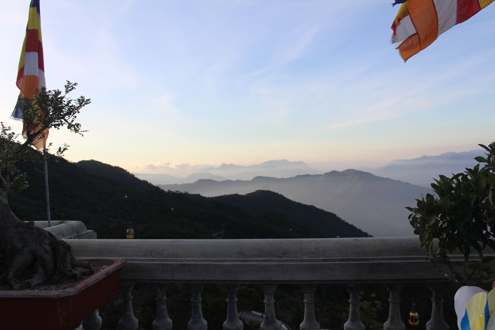 Saat Matahari akan Terbenam di Sun World Ba Na Hills Da Nang