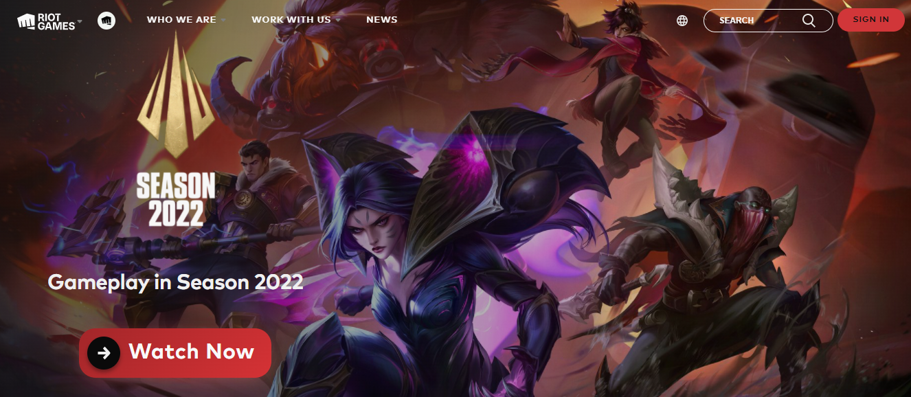 Captura de tela da página inicial do site da Riot Games com campeões de League of Legends como Jayce, Kai'Sa e Pyke ao fundo