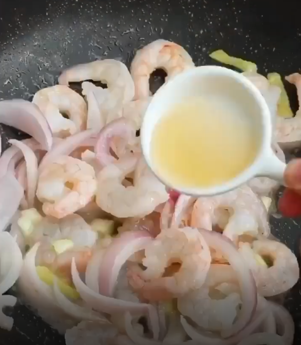Shrimp and Egg Noodle Recipe: Fragrant, Vibrant, and Delicious! - Asian
