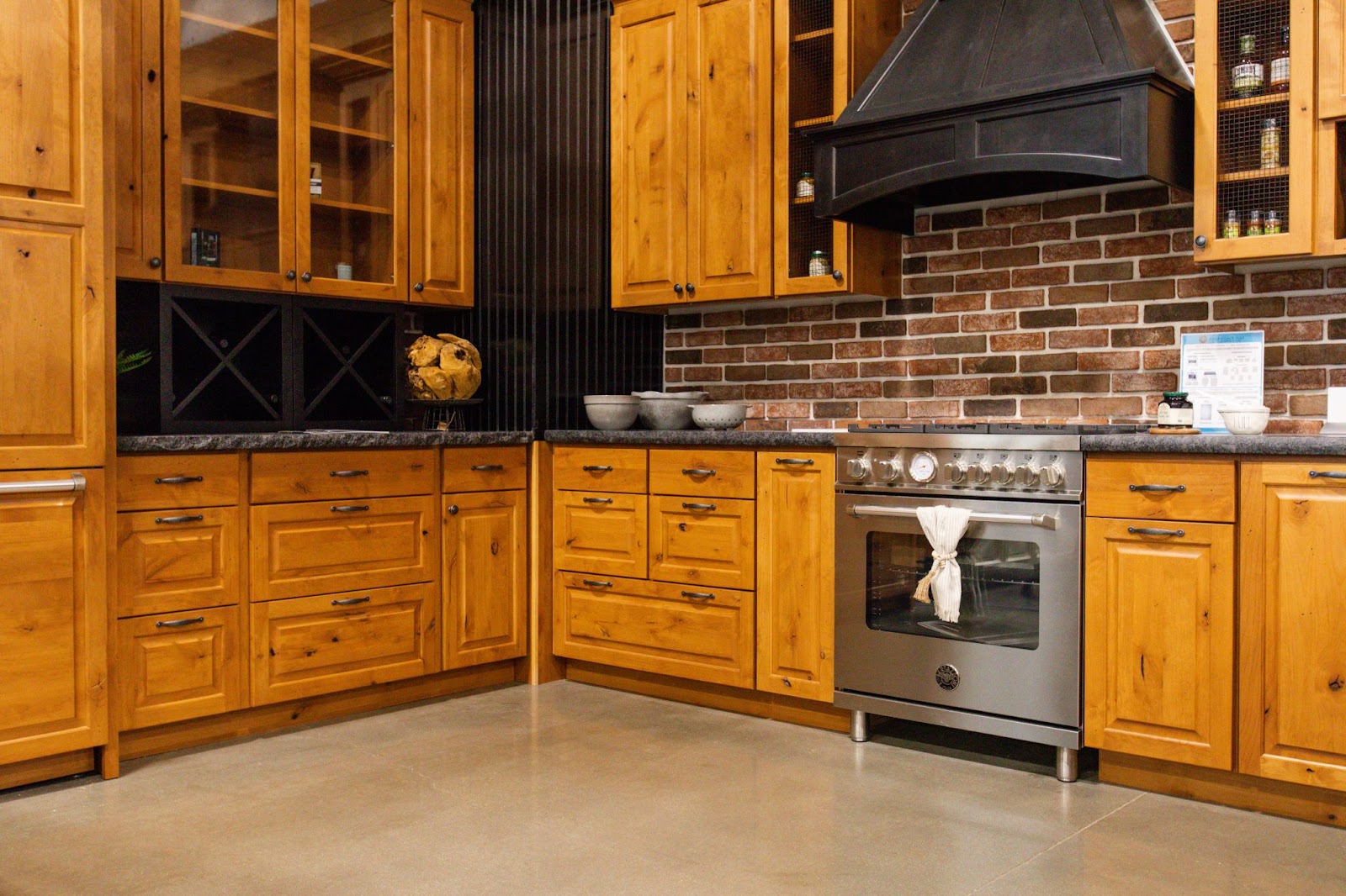 Newly Installed Pinewood Kitchen with Stainless Steel Oven/Stove