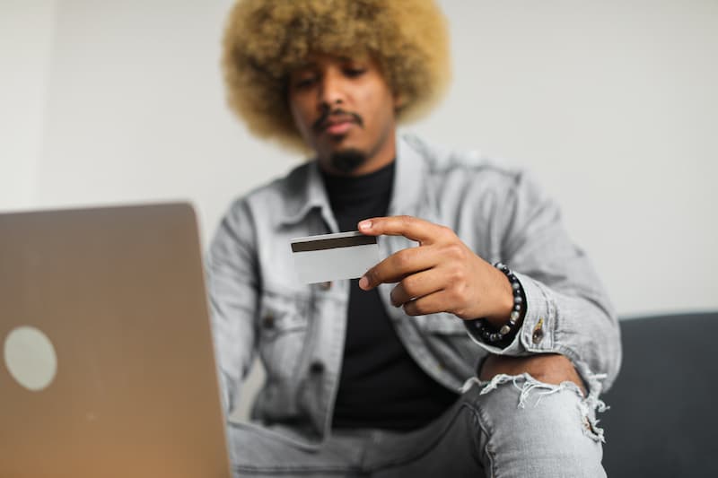 6 Credit Card Uses Every African American Should Know