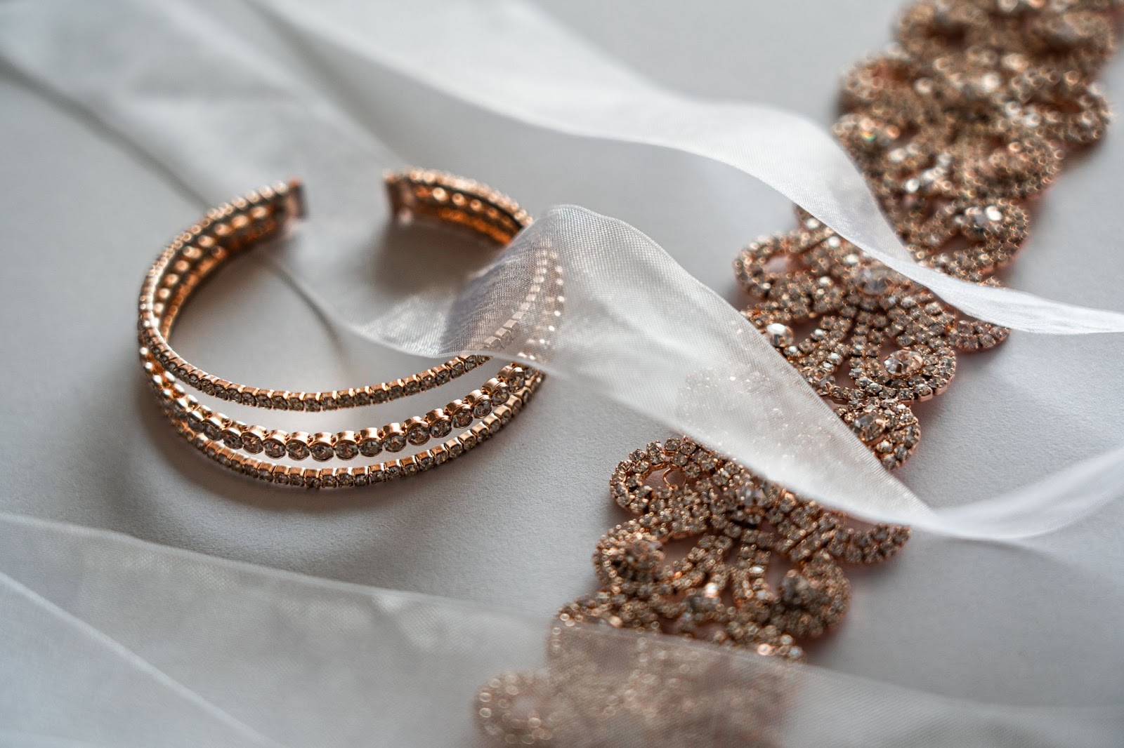 Gold rose bangles and choker with stones