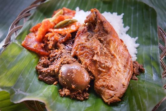 Nasi Gudeg Telur Dada Ayam - Gudeg Yu Djum Pusat