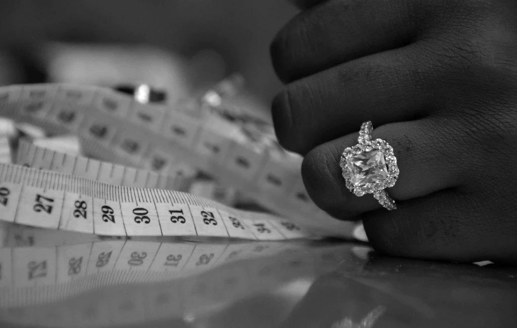 Close up picture showing a lady with the perfect wedding band fit