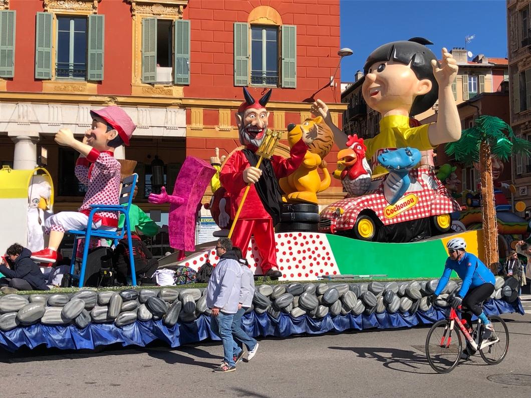 A float with cartoon characters on it

Description automatically generated
