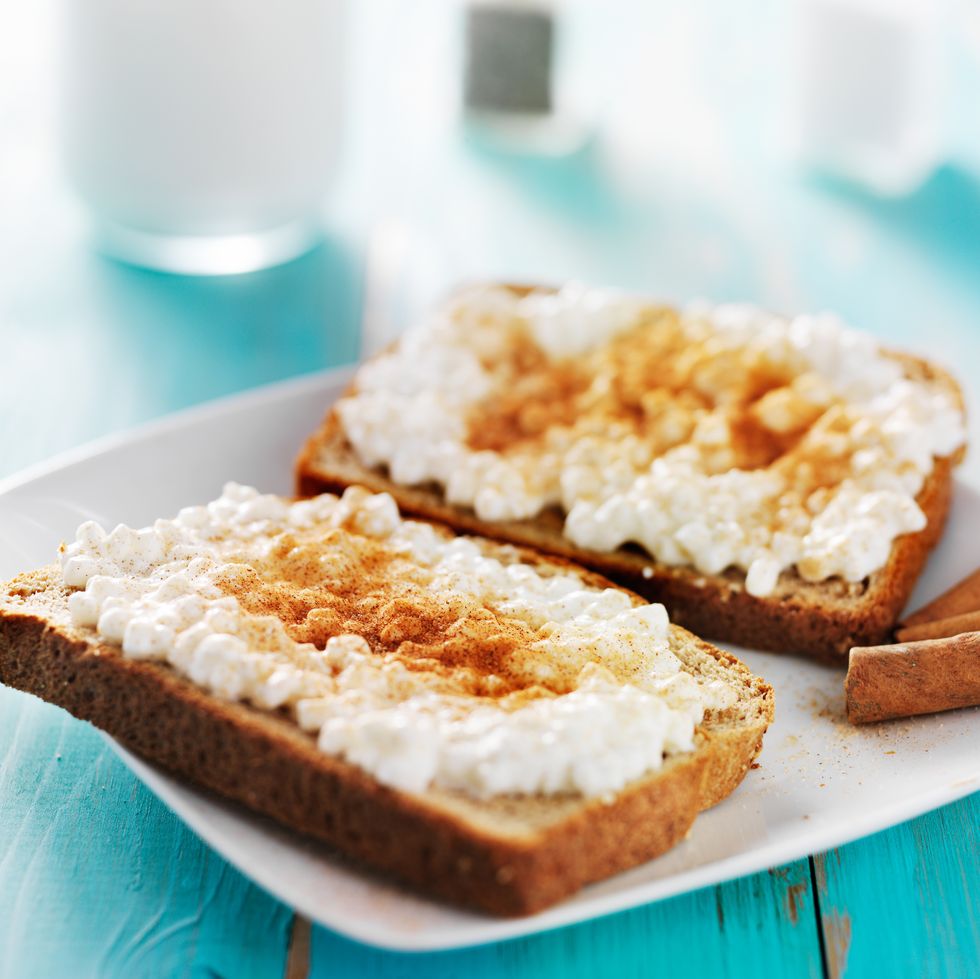 high protein breakfast cinnamon and sugar toast with cottage cheese