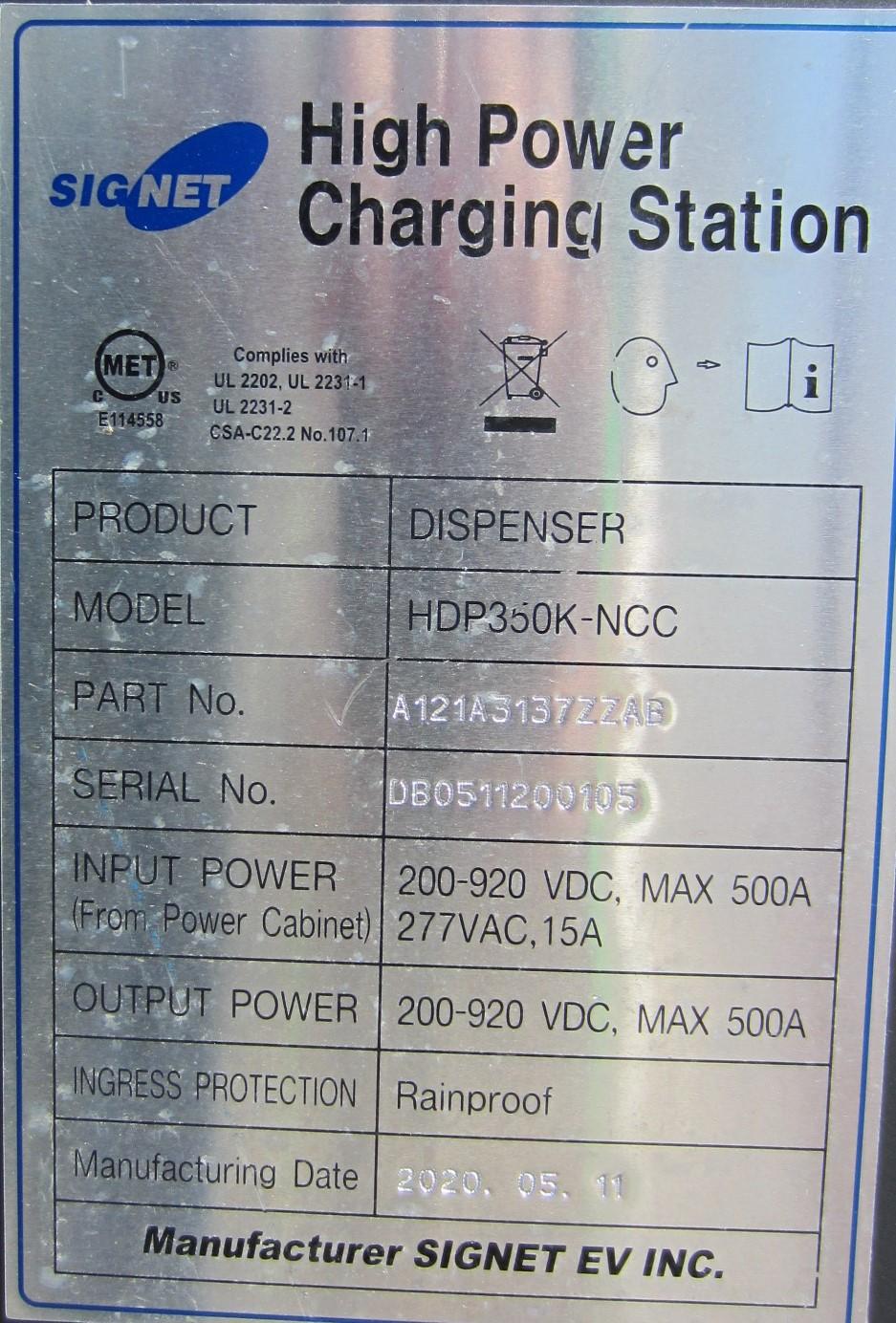 A close-up of a charging station

Description automatically generated