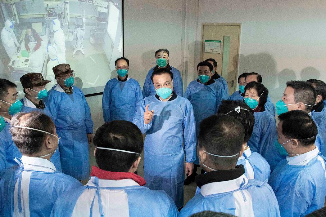 2020年,李克强在武汉。社交媒体上的哀悼者发布了他在新冠病毒肆虐时访问这座城市的照片。