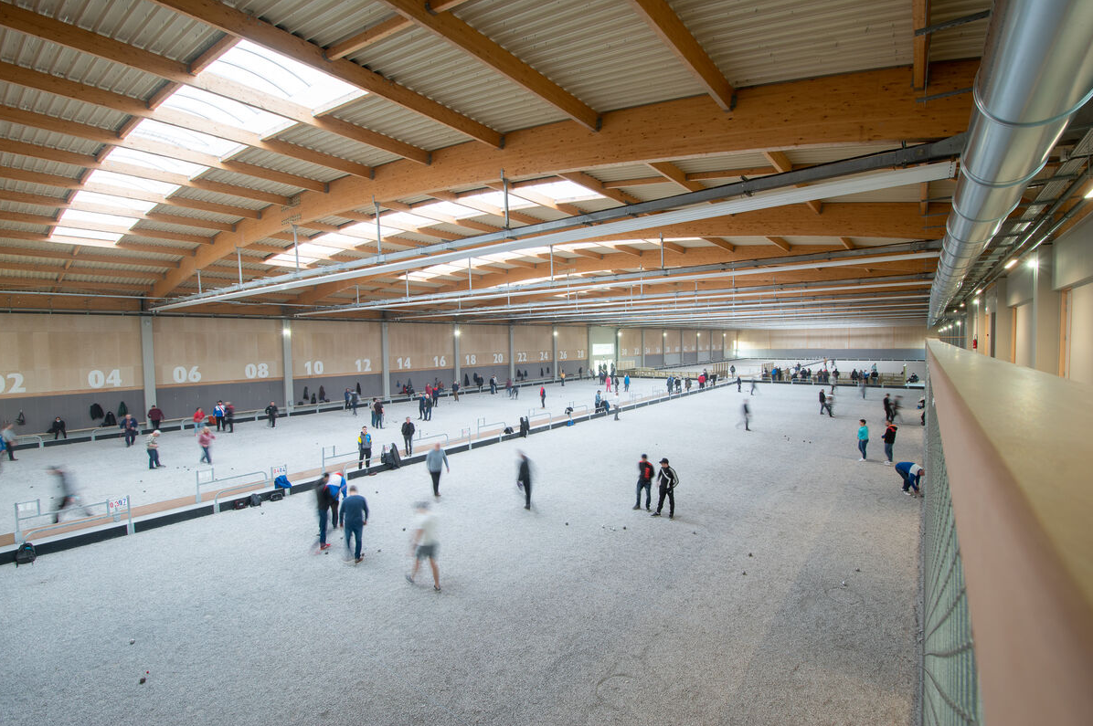 A large indoor skating rink

Description automatically generated