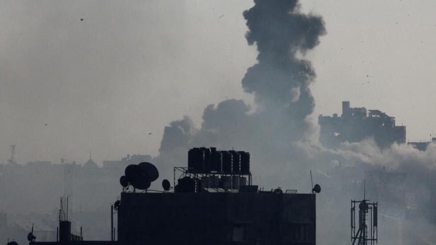 Smoke rises after Israeli strikes, amid the ongoing conflict between Israel and the Palestinian Islamist group Hamas, in Khan Younis in the southern Gaza Strip, December 10, 2023