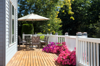 things to consider while designing your deck dining area with umbrella and chairs custom built