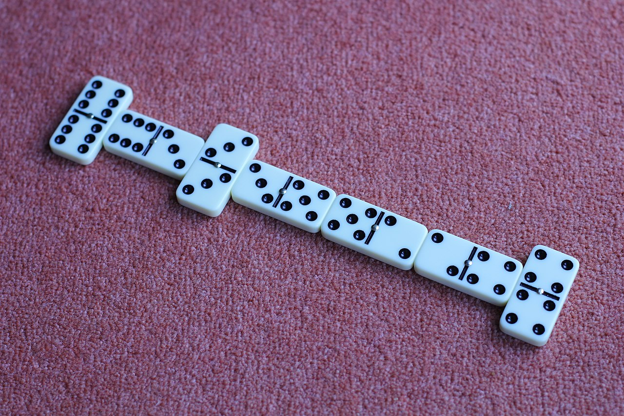 picture of dominoes on table