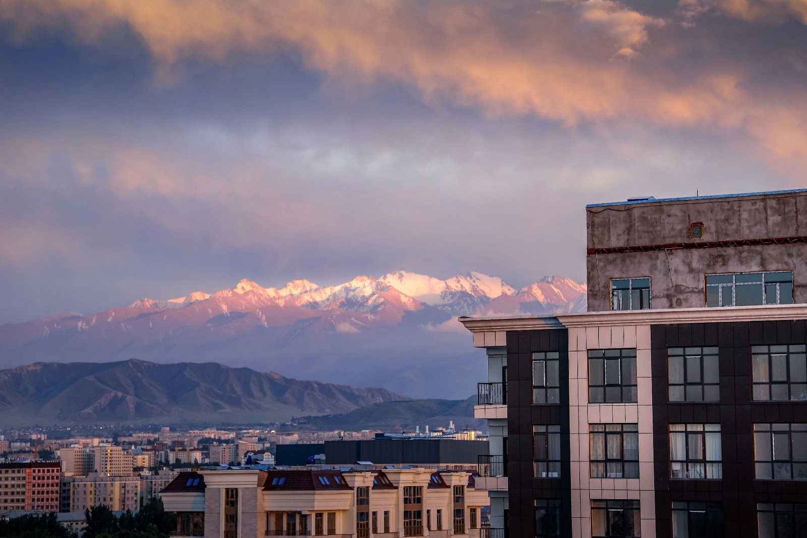 Zonsondergang in Bishkek