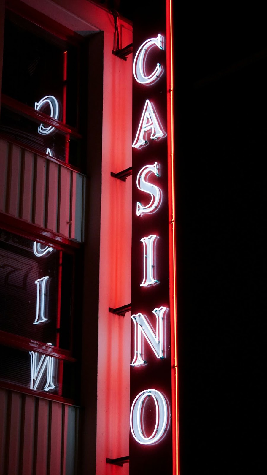 What is instant gambling?