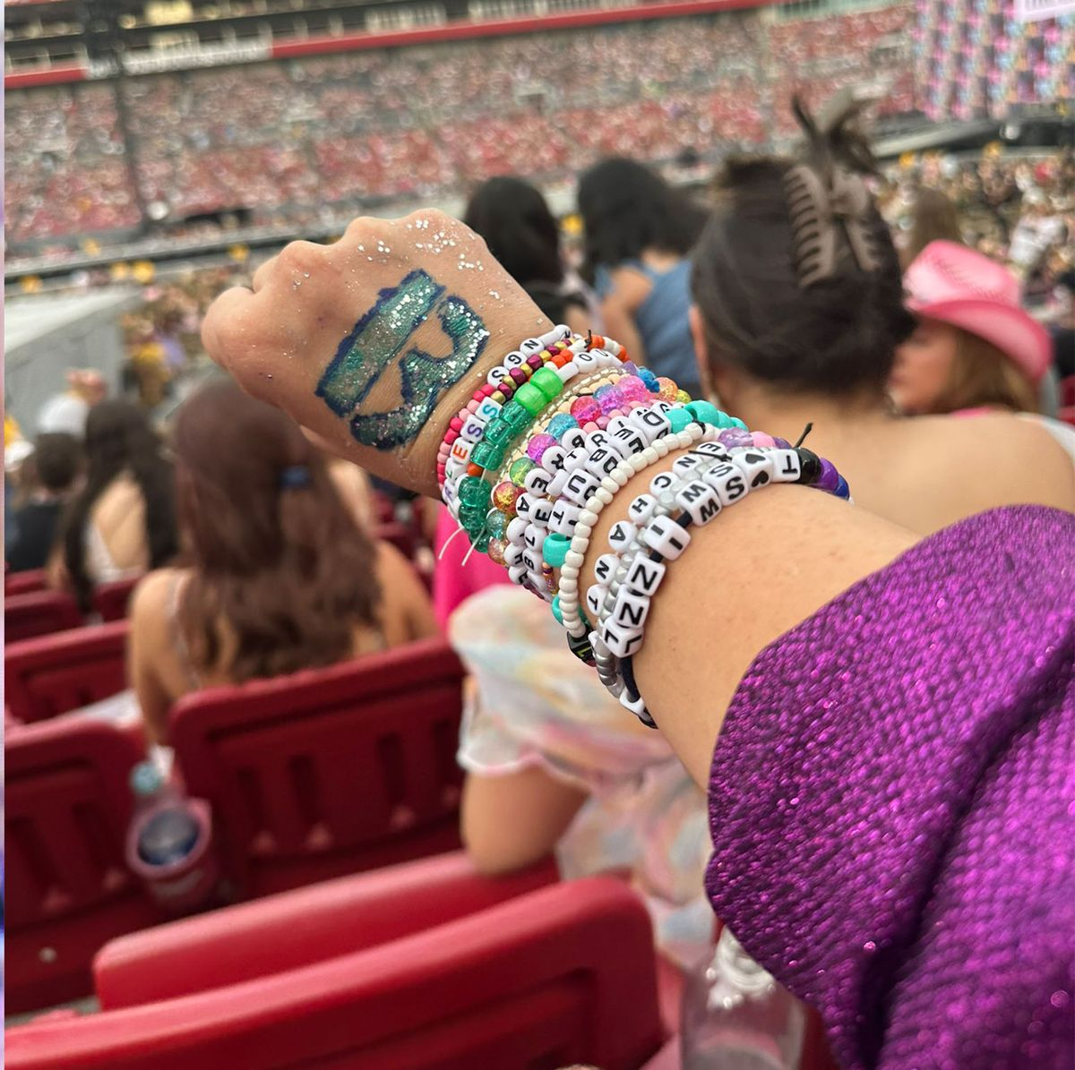 Pulseiras da amizade criada por fã de Taylor Swift