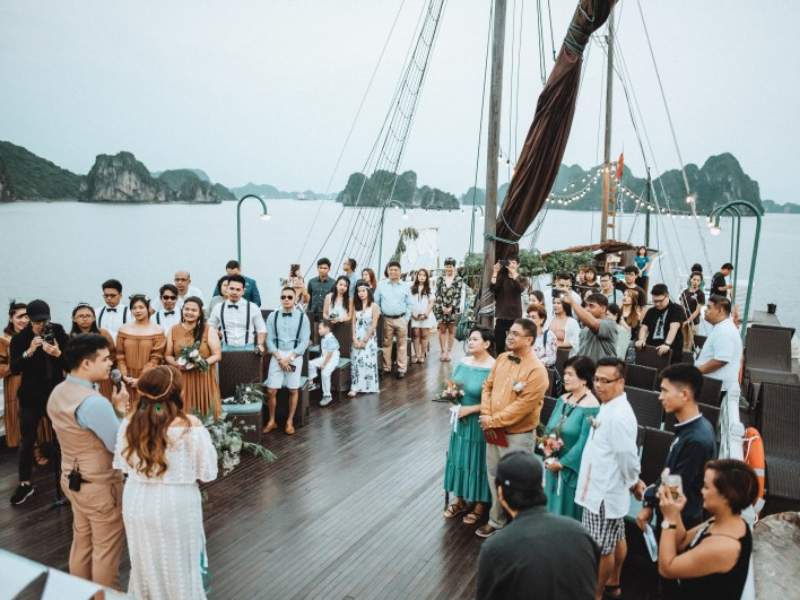Tổ chức lễ cưới trên du thuyền