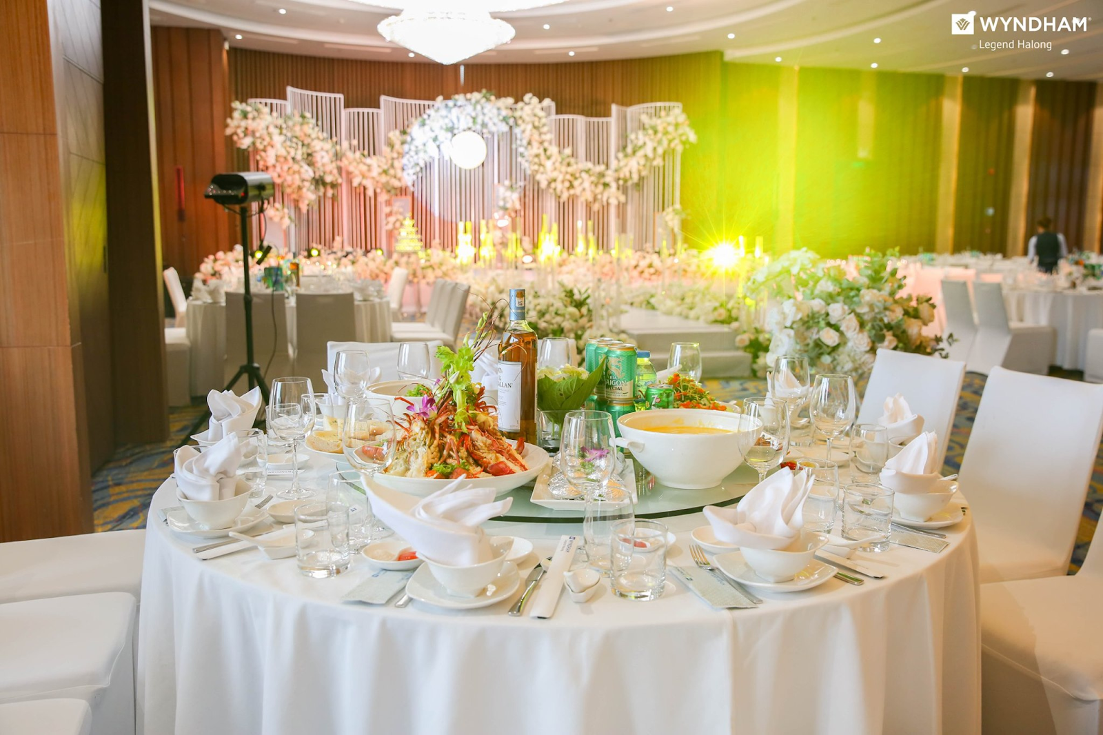 Organize a luxurious and classy wedding event in Ha Long