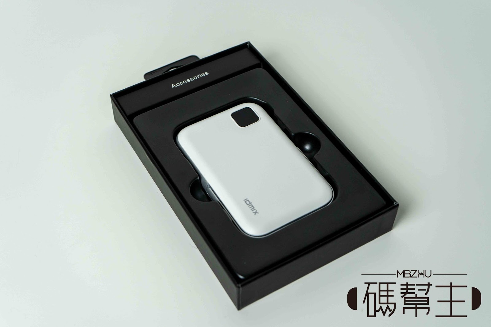 最高顏值的 MagSafe 磁吸支架行動電源｜IDMIX Q10 Pro 開箱 2