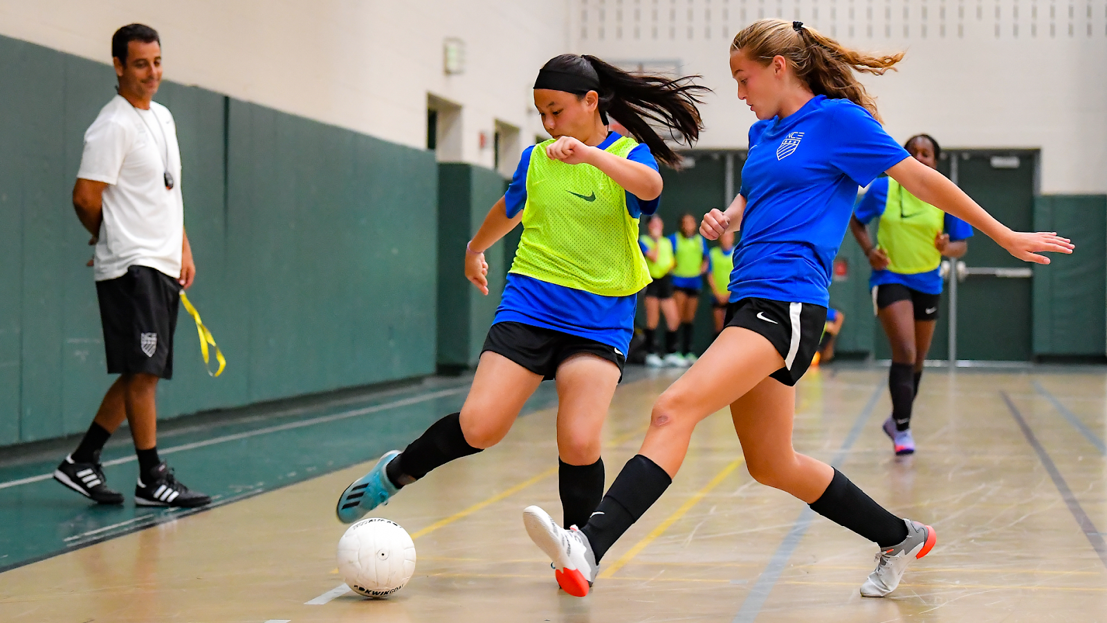 Latihan Futsal untuk Pemula - Receiving Under Pressure