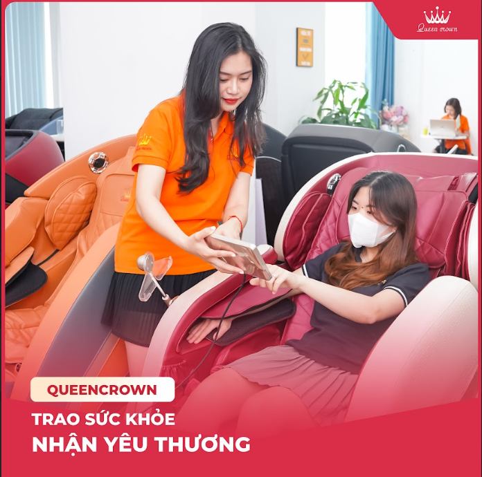 Khách hàng được tư vấn nhiệt tình khi tới showroom