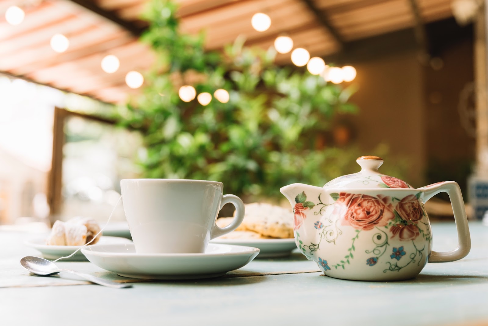 Les 8 services incontournables pour fidéliser les clients dans un salon de thé exclusif TastyCloud