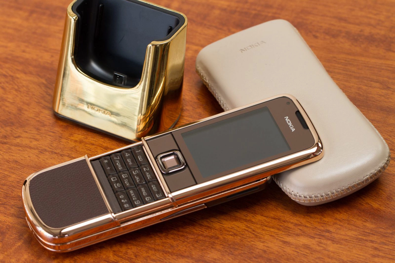 THIẾT KẾ CỦA NOKIA 8800 TRONG NĂM 2023