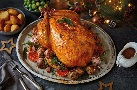 Roast turkey is the tradition food in Christmas