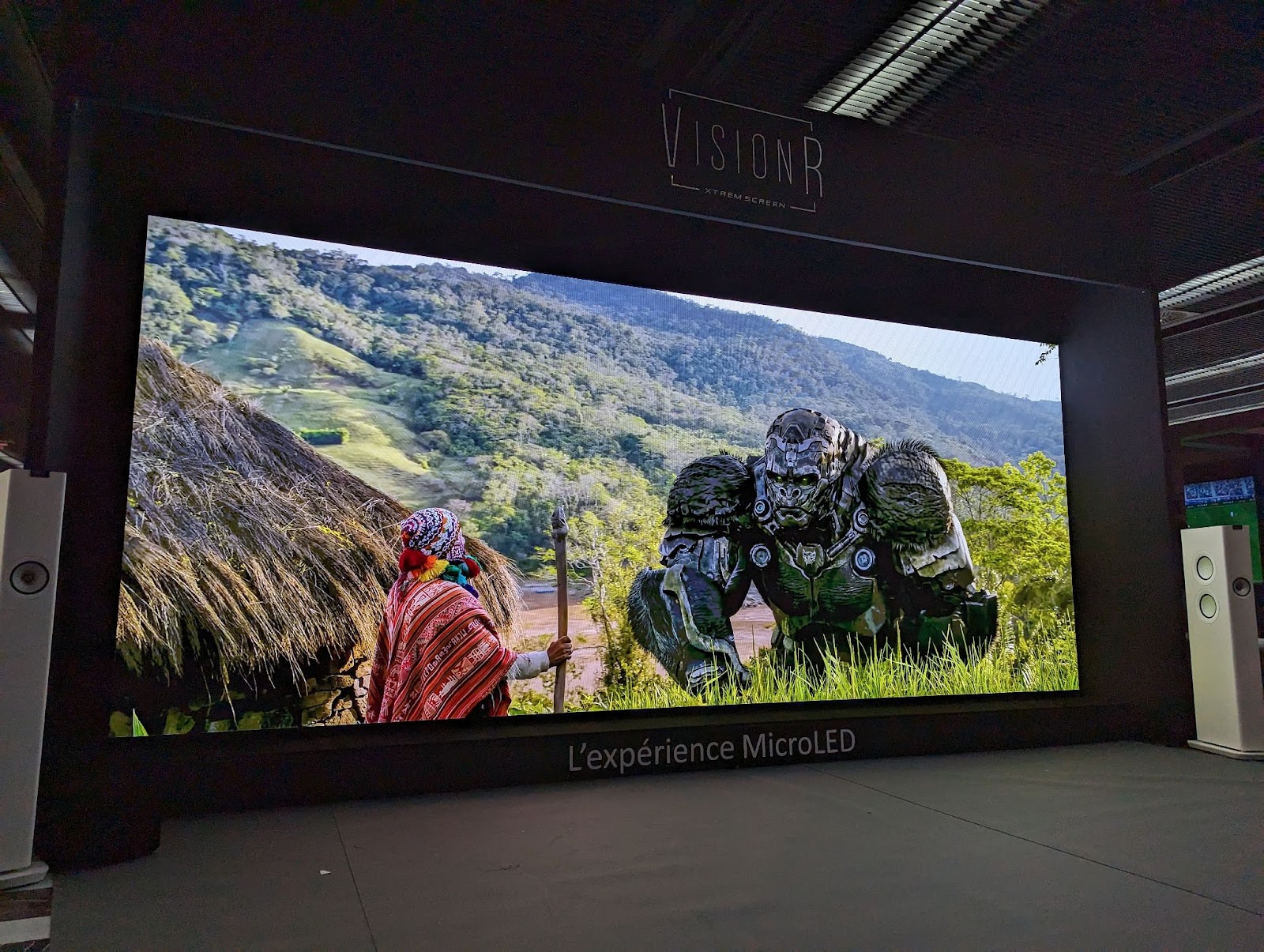 Vidéoprojecteurs nomades: Android TV à l'assaut des murs de la maison pour  projeter des images géantes