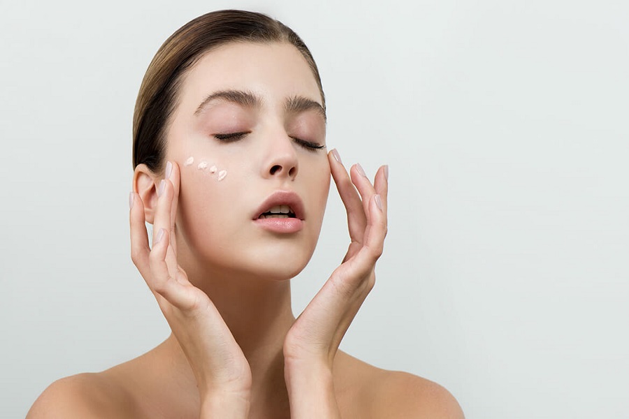 Sử dụng thử một vùng da nhỏ trước khi sử dụng cho toàn bộ gương mặt