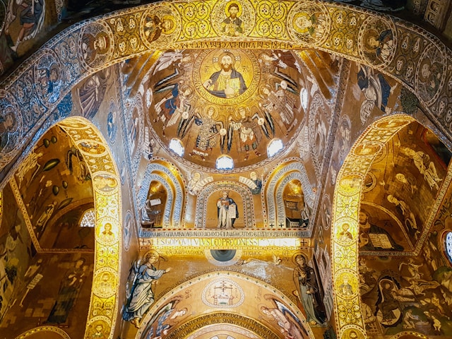 Byzantine architecture dome view from below