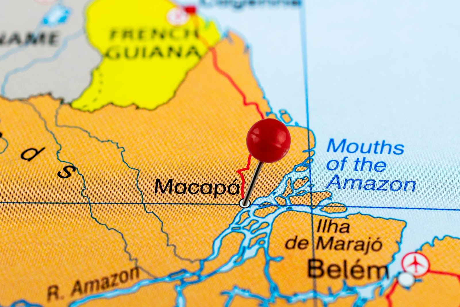 Foto de mapa com pin vermelho na cidade de Macapá