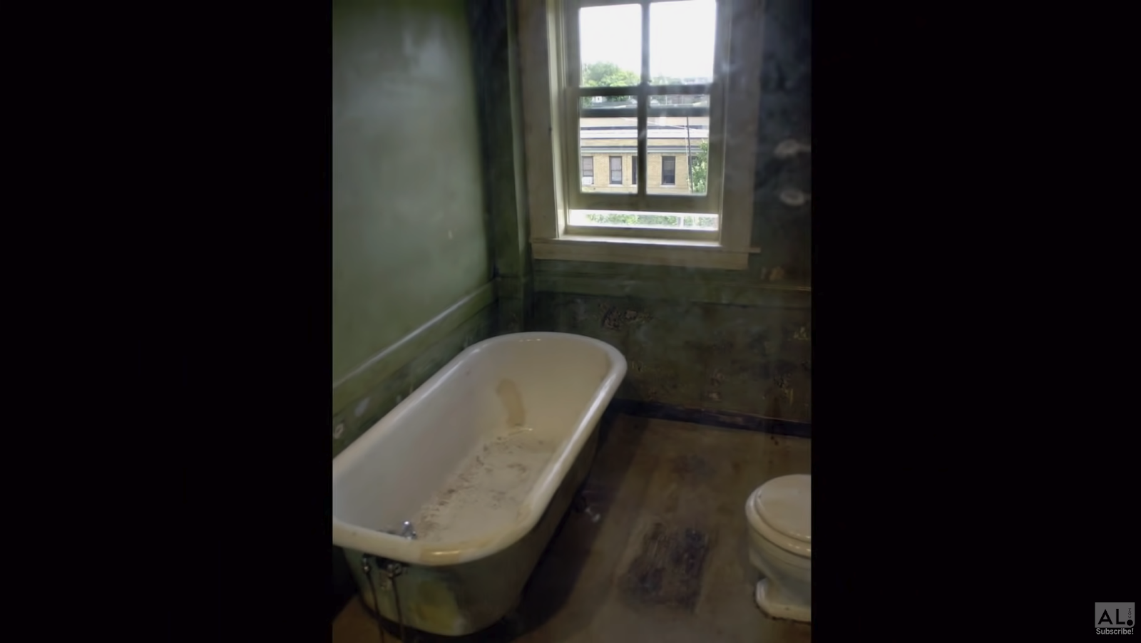 A bathroom with a tub toilet and a window

Description automatically generated
